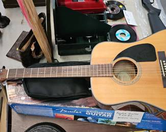 FENDER ACOUSTC GUITAR