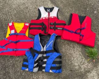 4 Lifejackets - 2 O'Brien