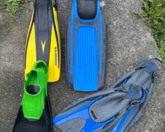 4 Sets of Diving Fins - ML - L - XL