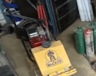 Plate tamper gas powered 