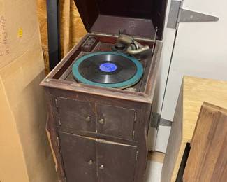 Victrola record player 