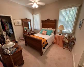 Oak queen sleigh bed 