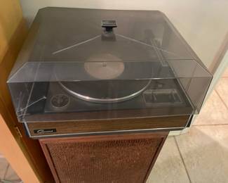 Vintage turntable and audio / speakers