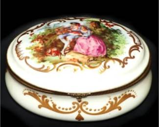 Lot 137   4 Bid(s)
Vintage Italian Majolica Footed Bowl Hand Painted Bird of Paradise