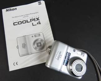 Nikon Coolpix L4 Digital Camera with Manual
