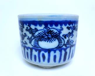 Antique Chinese blue & white export porcelain brush pot