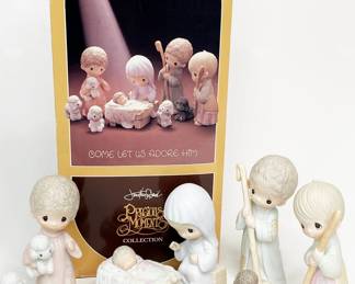 Precious moments 1979 Nativity figurines with the original box