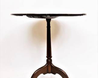Early 1800s Sheraton tripod table 