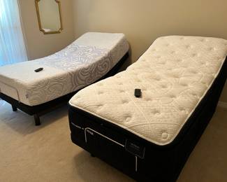 	#37	King/2 twin bed 2 Ease twin adjustable base beds with Sealy and Stearns and Foster smattresses. Sold as set. 	 $600.00 				