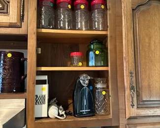 Various kitchen items