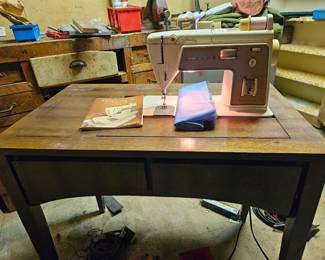Vintage Singer sewing machine with table.  Sewing machine works