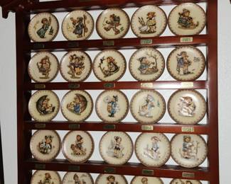 Hummel Wood Wall Rack with 25 Hummel Mini Plates