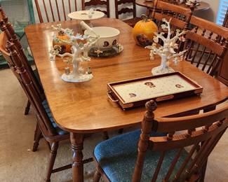 Ethan Allen Maple Dining Table with 3 Leaves and 6 Chairs