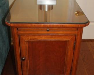 Thomasville W-20” D-28” H-25”