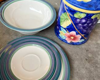 pfaltzgraff plates and serving bowl