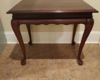 Queen Anne Style Accent Side Table