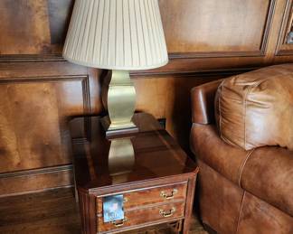 Lane end table, brass lamp