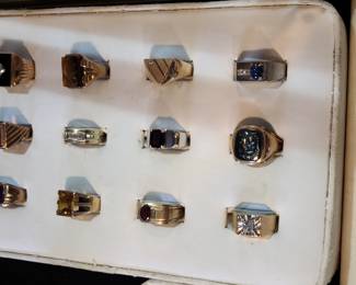 Assorted Gold rings 