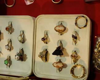 Assorted Gold rings 