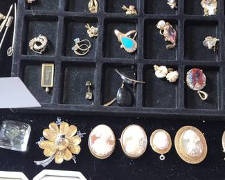 Assorted Gold jewelry 