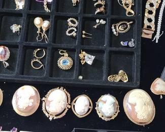 Assorted Gold jewelry 