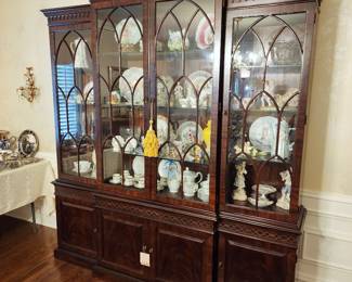 Lot 2 - Henredon "Folio Fourteen" Lighted Breakfront Cabinet