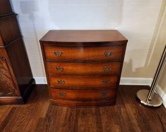 Lot 18 - Small Bow Front 4-Drawer Chest