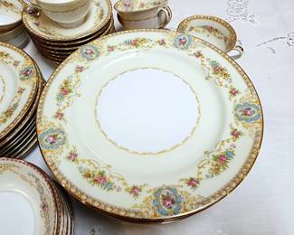 Lot 32 - Noritake + Meito Floral China
