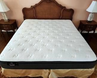 Lot 37 - Thomasville "Camille" King Bedroom Set