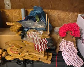 Wooden pieces to make Raggedy Ann and Andy dolls 