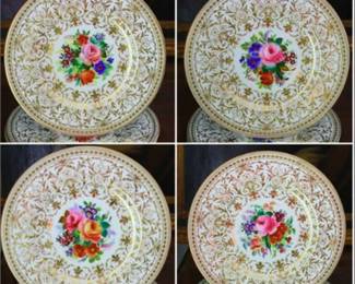Lot 014 
Wedgwood Antique English Gold Floral Artist Signed 12 Plates