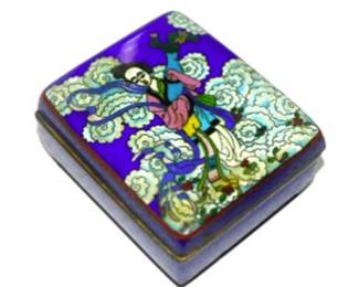 Lot 023  
Antique Chinese Cloisonne Box Qing Period Famille Rose 1900's