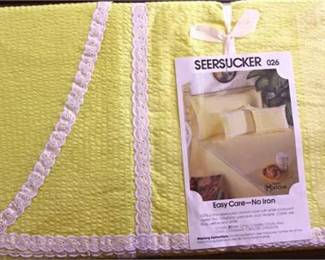 Lot 058  
Matouk Yellow Cotton Blanket Cover Seersucker Twin Size Grande Maison de Blanc