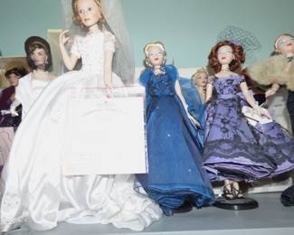 Gene Dolls, Ashton Drake in front with certificate