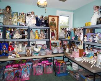 This is the beginning of the DOLLS (See next 63 pictures)