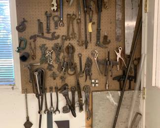 Loads of Antique & Vintage Tools