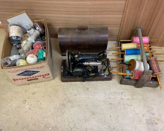	Antique 1910 Singer Sewing Machine w/ Bent Wood Case +