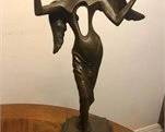 ao salvador dali bronze