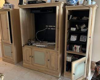 Entertainment center