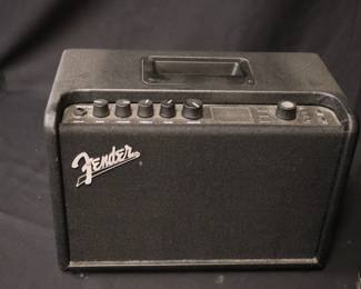 Lot of 2 Fender Speakers with Amplifier