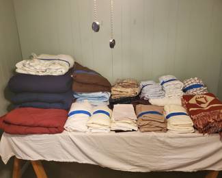 Bed Linens, Comforters, throws, sheet sets, pillow cases, twin, full and queen