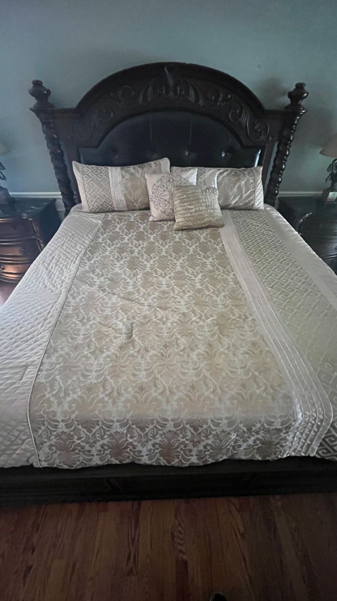 Master Bedroom King Mahogany Bed