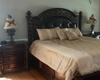 Master Bedroom set w/ 2 nightstands 