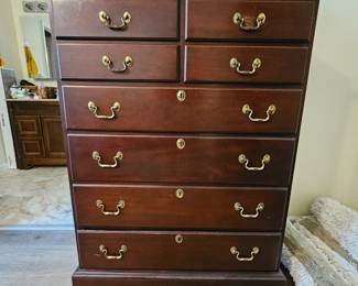 Link Taylor/Lexington Furniture - Solid Mahogany 8-drawer chest