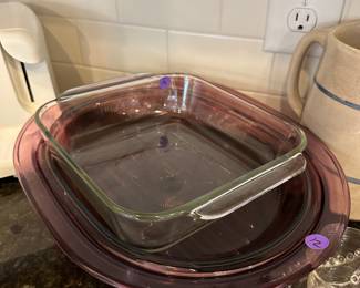 W75 - Kitchen Items Priced Individually. 