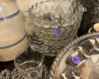 W76 - Kitchen Items Priced Individually. 