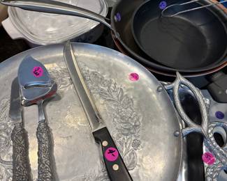 W84 - Kitchen Items Priced Individually. 