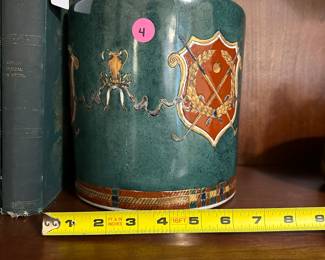 W49 - Decorative Jar with Golf Theme