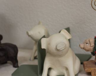 Piggie bookends - ceramic and metal material - made in India