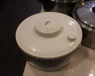 Salad/lettuce spinner